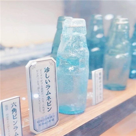 三上悠亚电影av：三上悠亚跨界成功,成人电影行业社会影响引热议