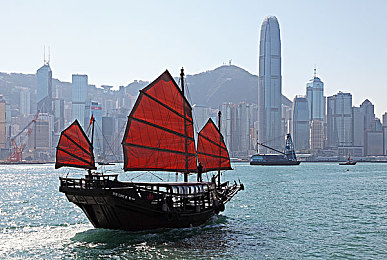 绿巨人官网入口LJR,绿巨人：跨维度战斗与成长之旅-3